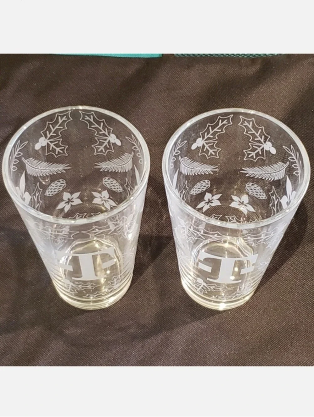 🎁 Set of 2 T-Mobile Holiday Collectible Etched 16oz Glasses (2023) NEW!